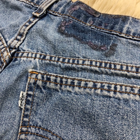 Vintage distressed Levi’s shorts - Picture 4 of 5